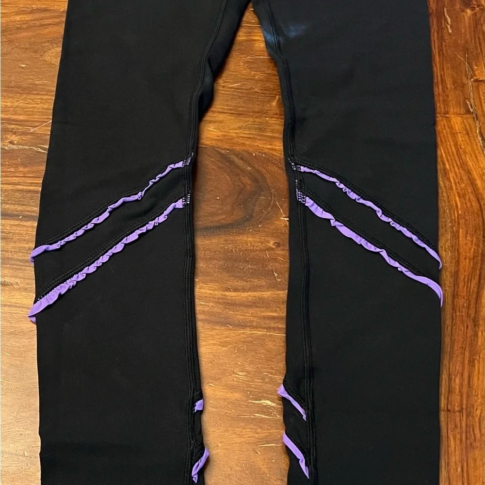 Lululemon leggings NWOT. Size 4 long
